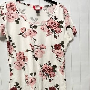 Scoop neck women’s tops